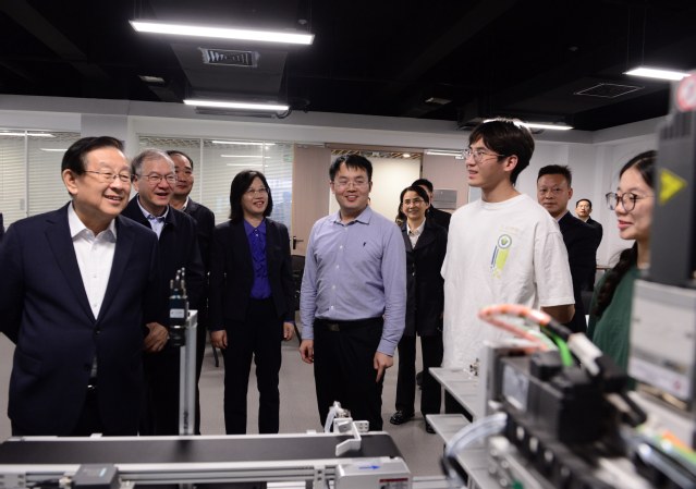 <a href='http://www.bq6njw2.xyz/d3/44/c4153a119620/page.htm' target='_blank' title='中國科協主席萬鋼來校調研，與我院師生交流'>中國科協主席萬鋼來校調研，與我院師生交流</a>